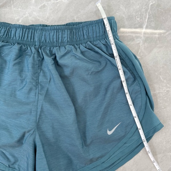 Women’s Nike Dri-Fit Tempo Lined Running Shorts Workout Athletic Size Medium - Picture 15 of 16
